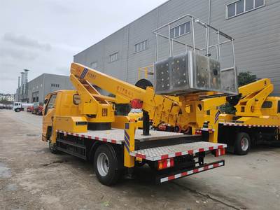 登高车、25庆铃高空作业车、国六直臂高空作业车与清洗吸污车 现代城市作业的多功能利器